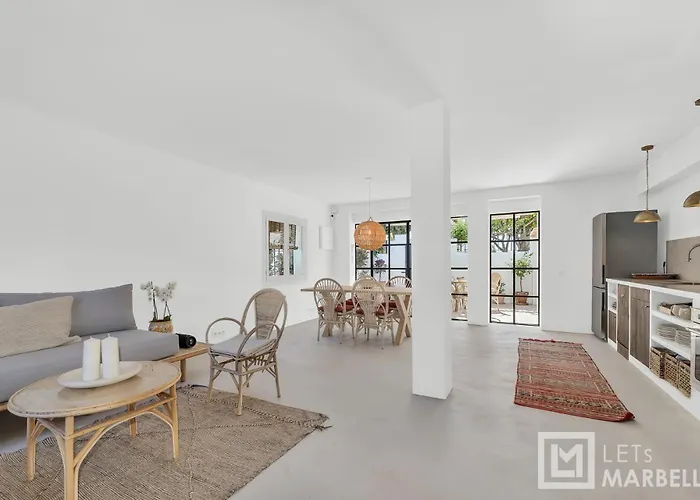 Letsmarbella - Tropical Oasis